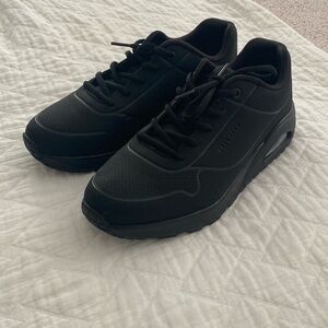 Black sneakers Skechers tried indoor nwot